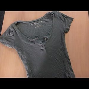 Cute ribbed light blue cropped tee with buttons